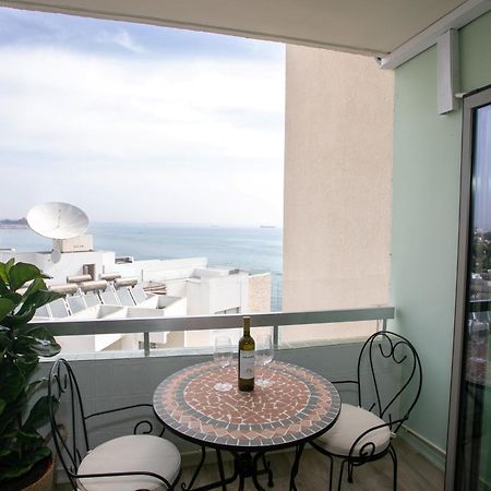 Palmove Luxurious Beachfront Apt Larnaca Exteriér fotografie