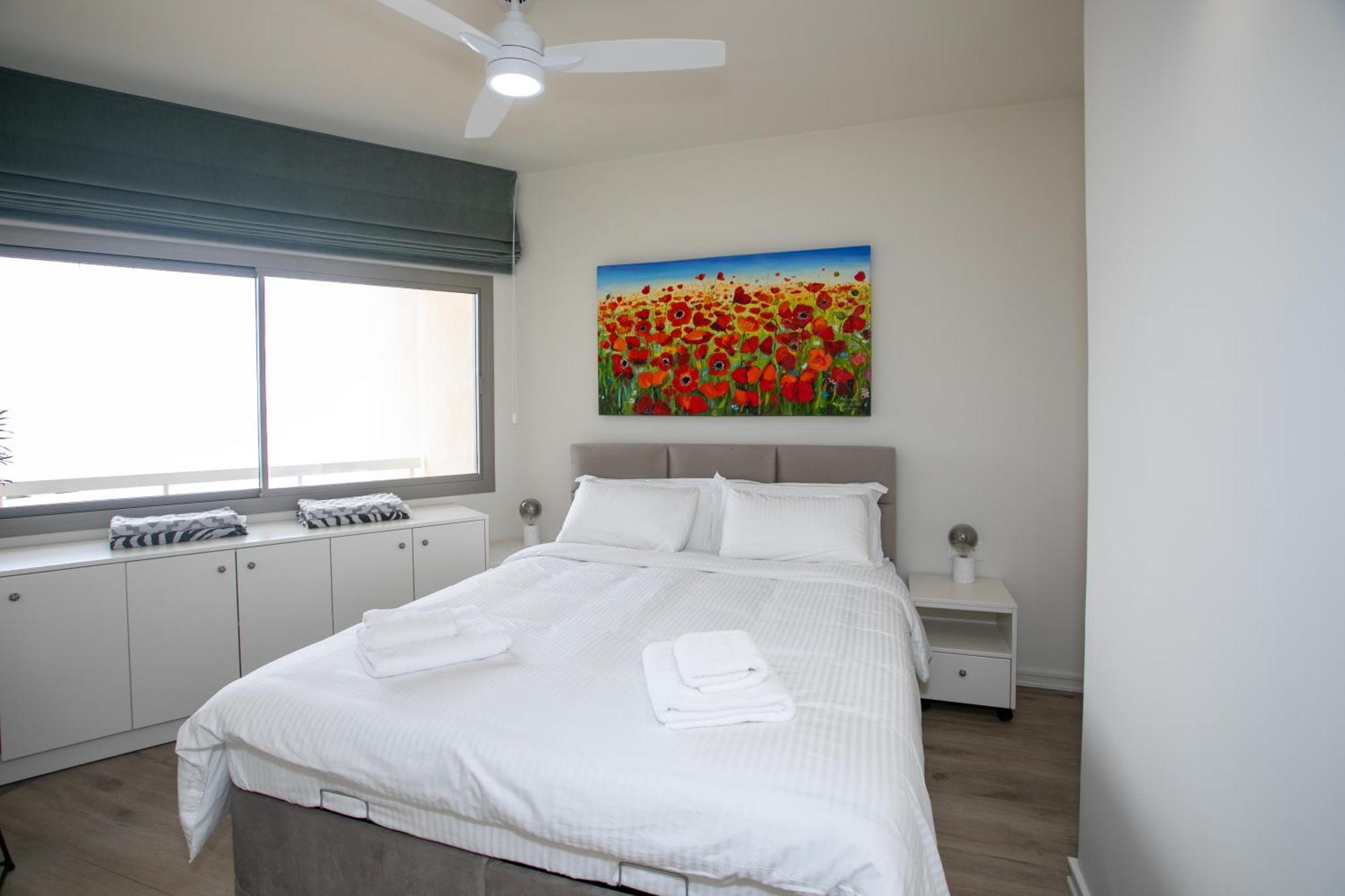 Palmove Luxurious Beachfront Apt Larnaca Exteriér fotografie