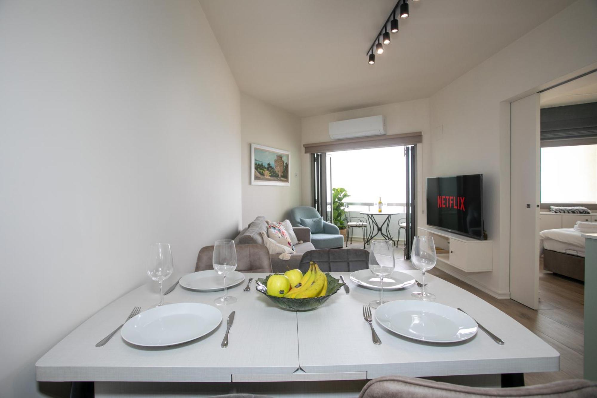 Palmove Luxurious Beachfront Apt Larnaca Exteriér fotografie