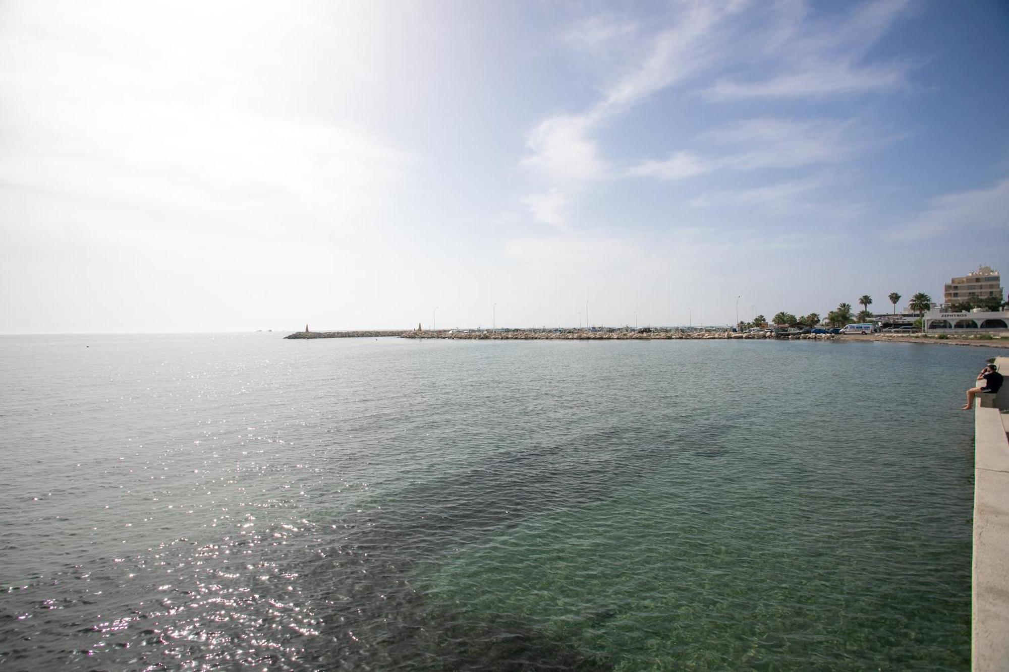 Palmove Luxurious Beachfront Apt Larnaca Exteriér fotografie