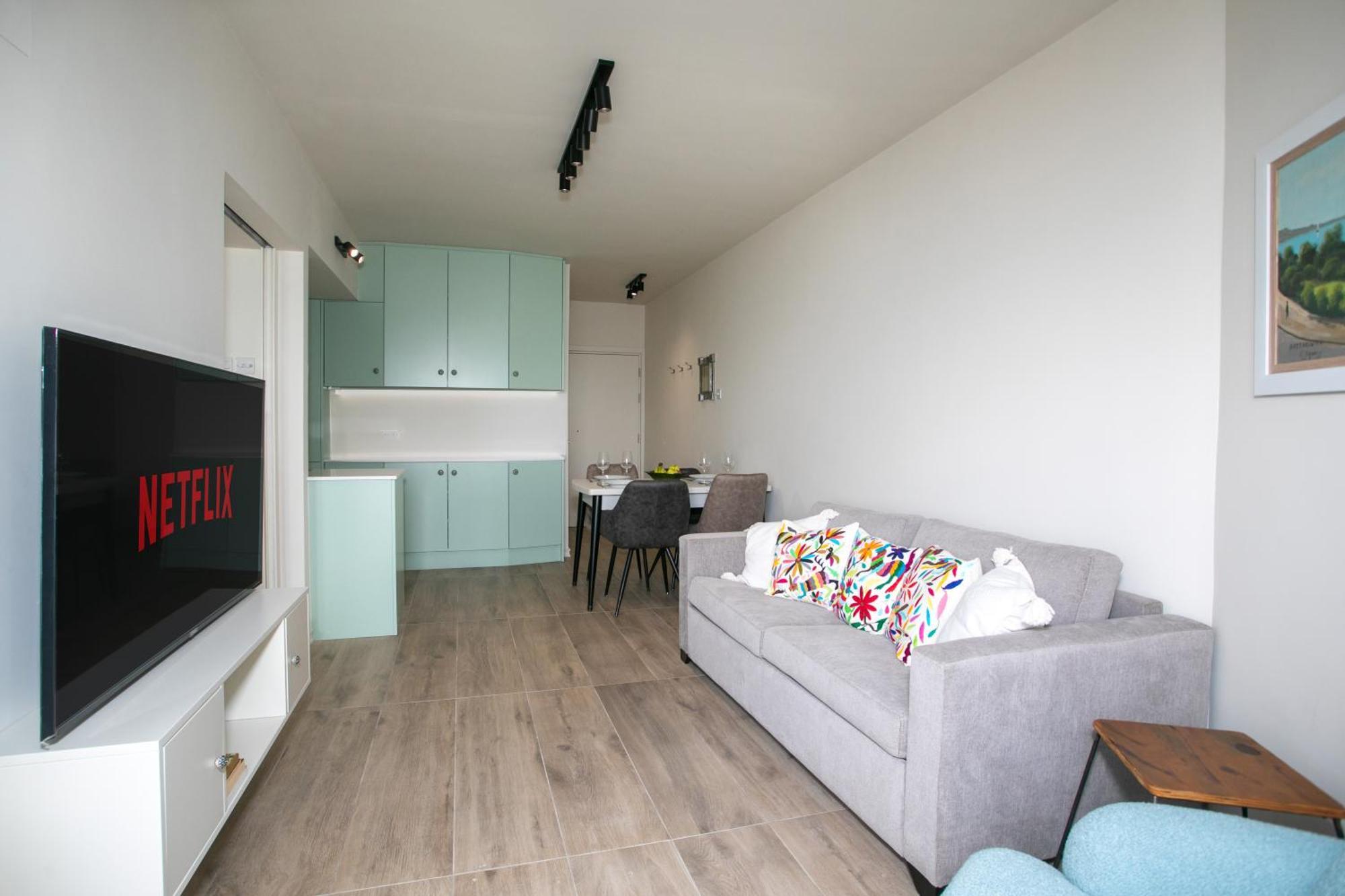 Palmove Luxurious Beachfront Apt Larnaca Exteriér fotografie