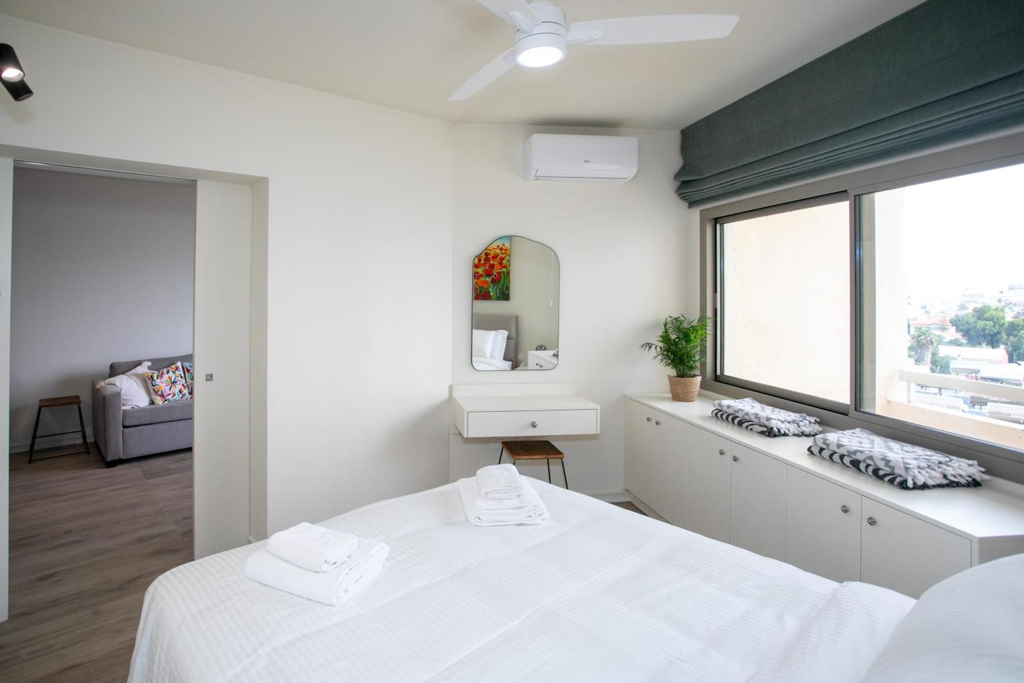 Palmove Luxurious Beachfront Apt Larnaca Exteriér fotografie