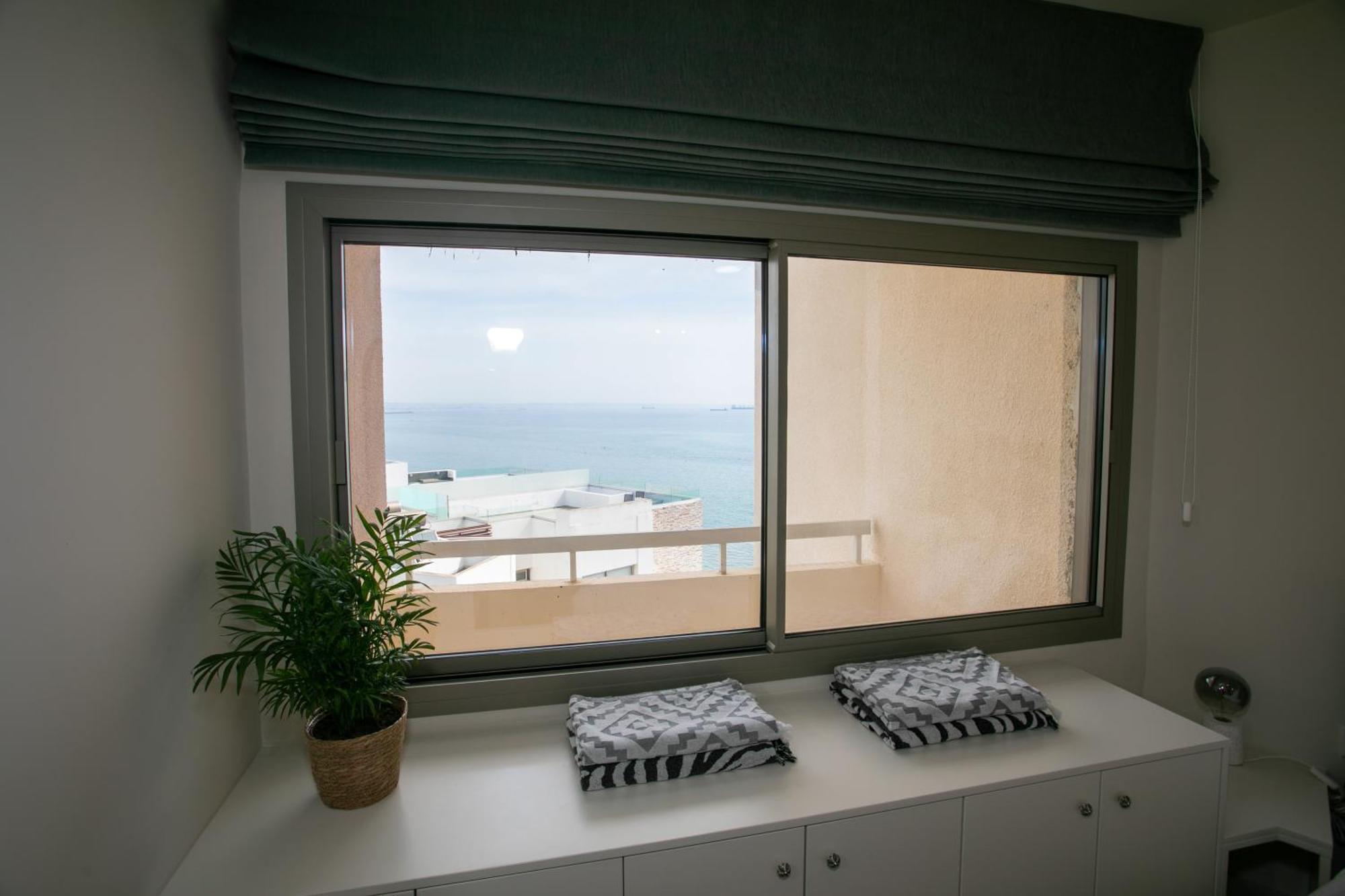 Palmove Luxurious Beachfront Apt Larnaca Exteriér fotografie