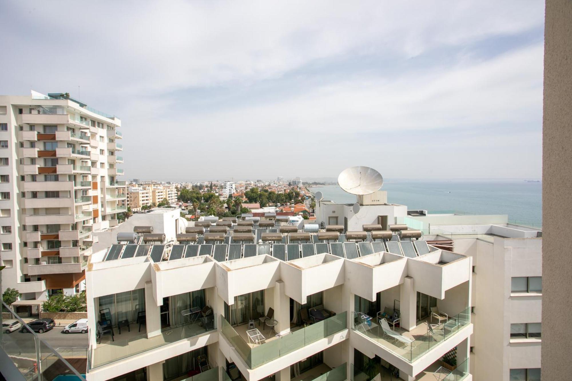 Palmove Luxurious Beachfront Apt Larnaca Exteriér fotografie