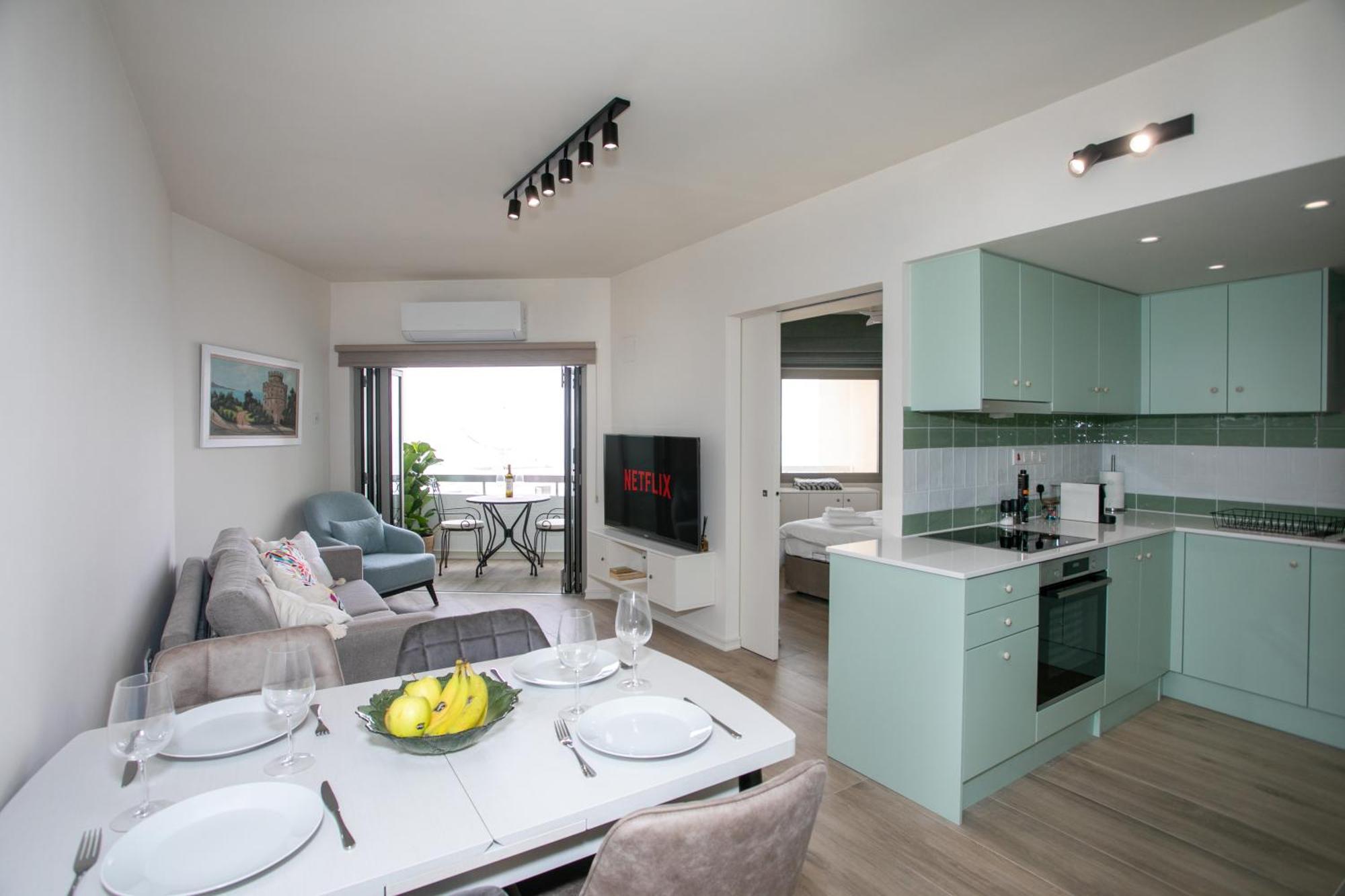 Palmove Luxurious Beachfront Apt Larnaca Exteriér fotografie