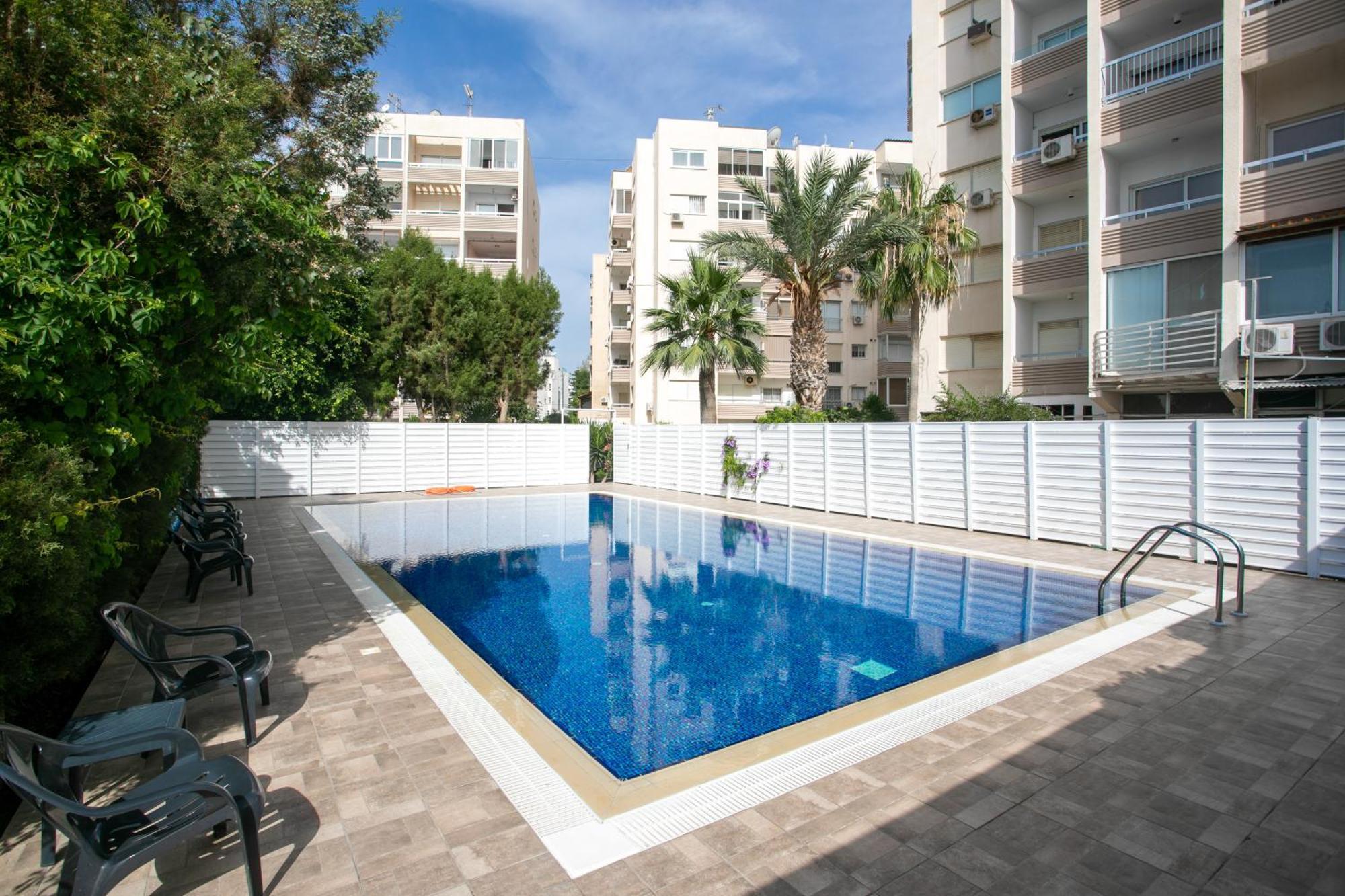 Palmove Luxurious Beachfront Apt Larnaca Exteriér fotografie