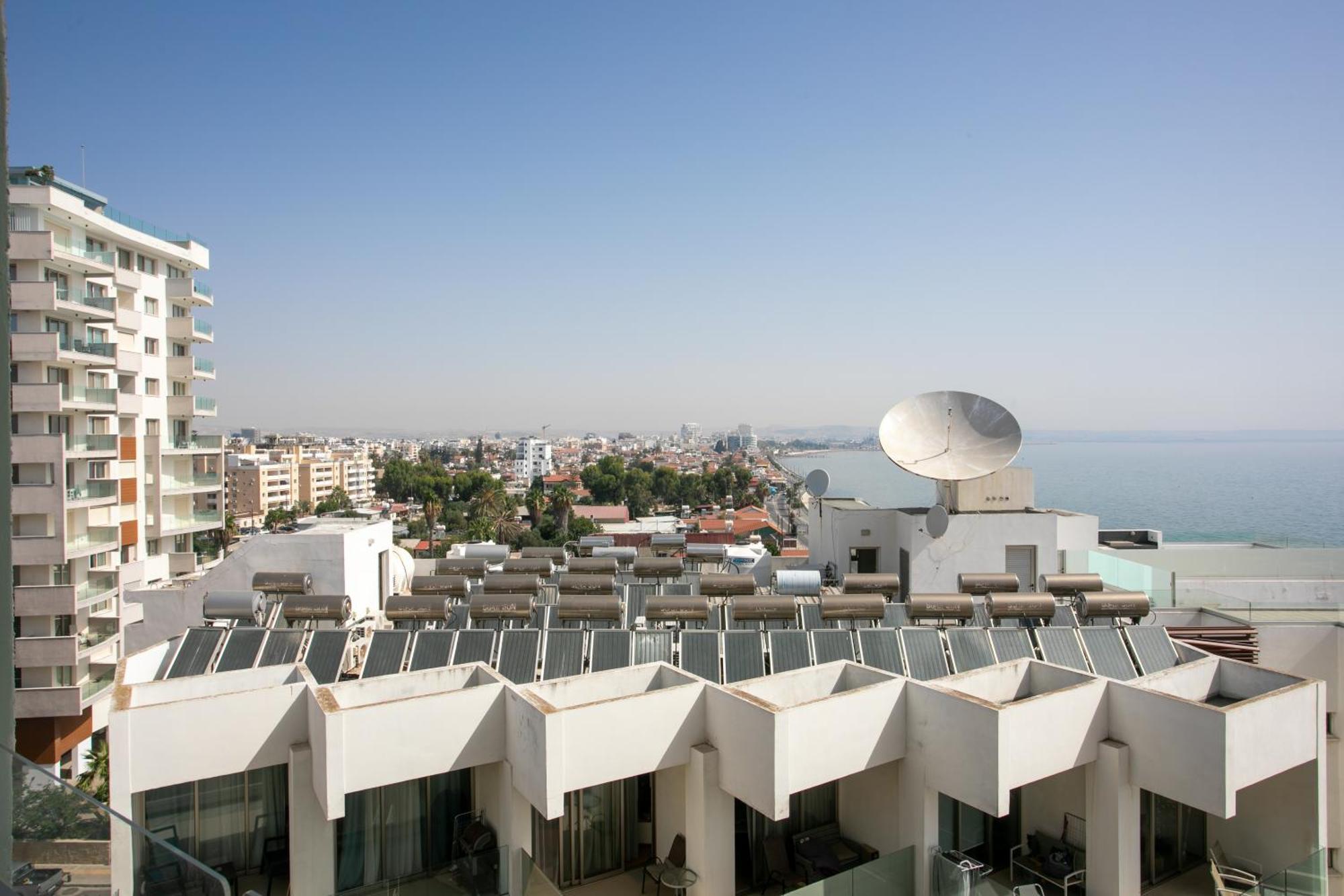 Palmove Luxurious Beachfront Apt Larnaca Exteriér fotografie