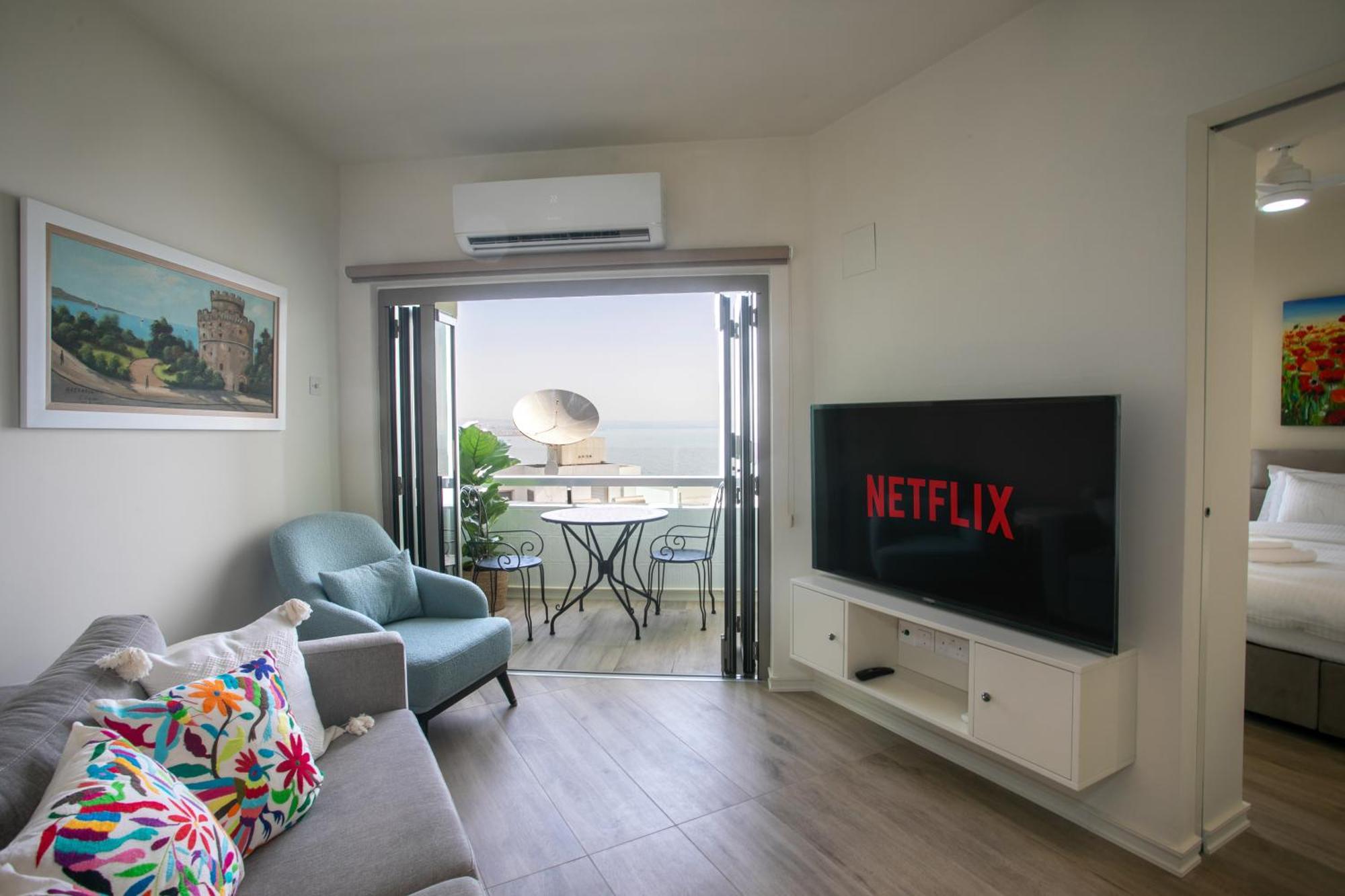 Palmove Luxurious Beachfront Apt Larnaca Exteriér fotografie